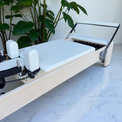 The Maple Studio Creme V2