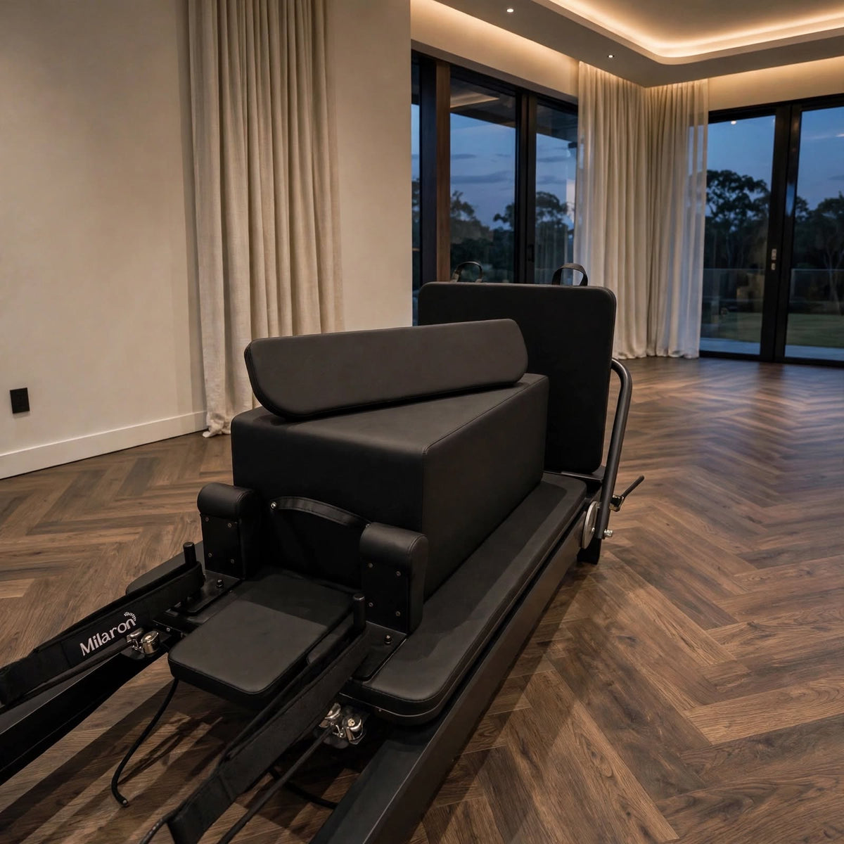 The Pearl Studio Noir V3 - Studio Reformer Pilates Machine